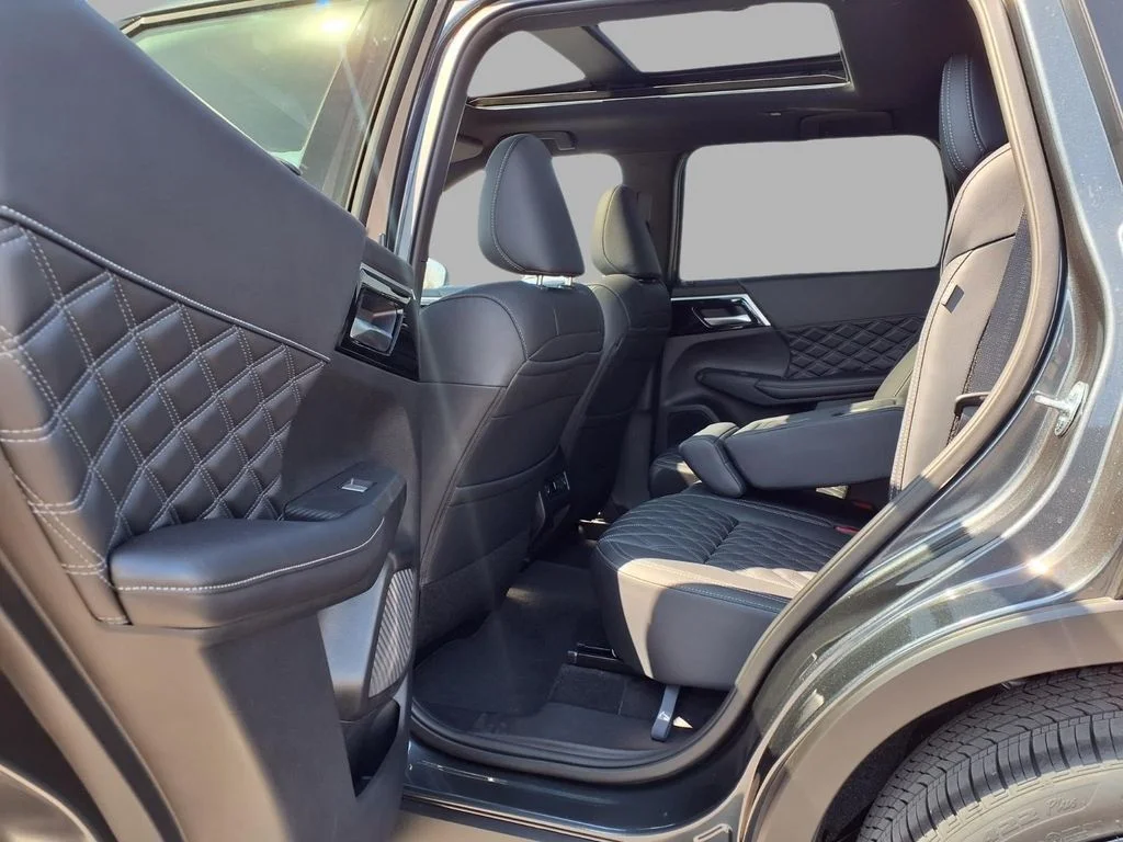 New 2026 Gray Nissan Platinum image 27
