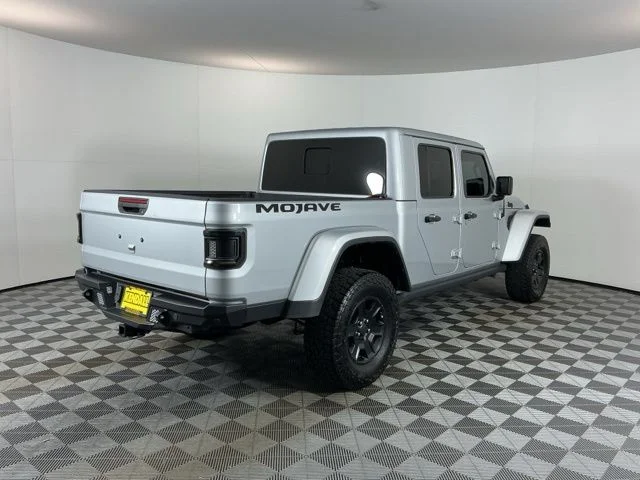 Used 2023 Silver Jeep Mojave image 4