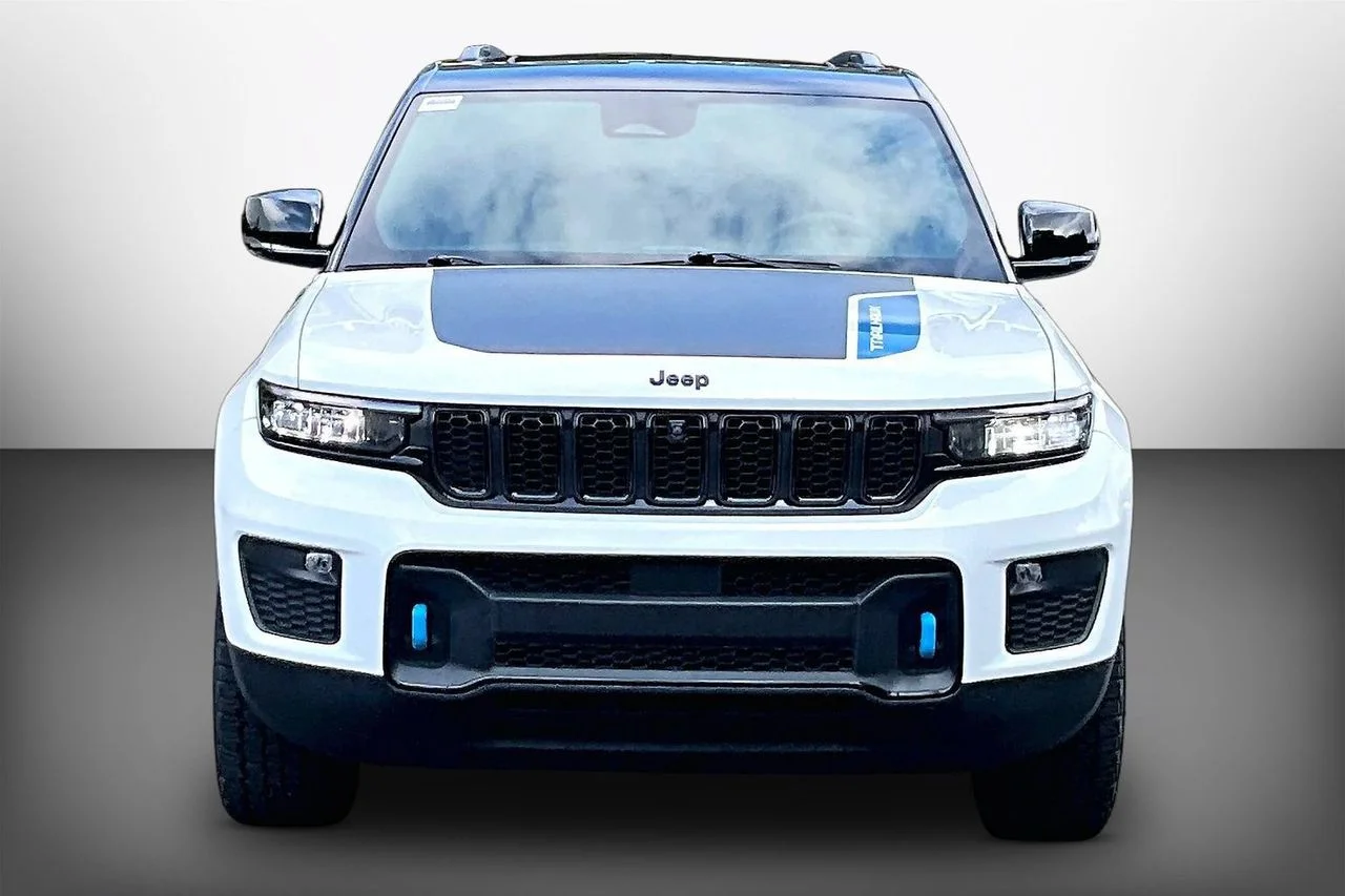 Used 2023 White Jeep Trailhawk 4xe image 3