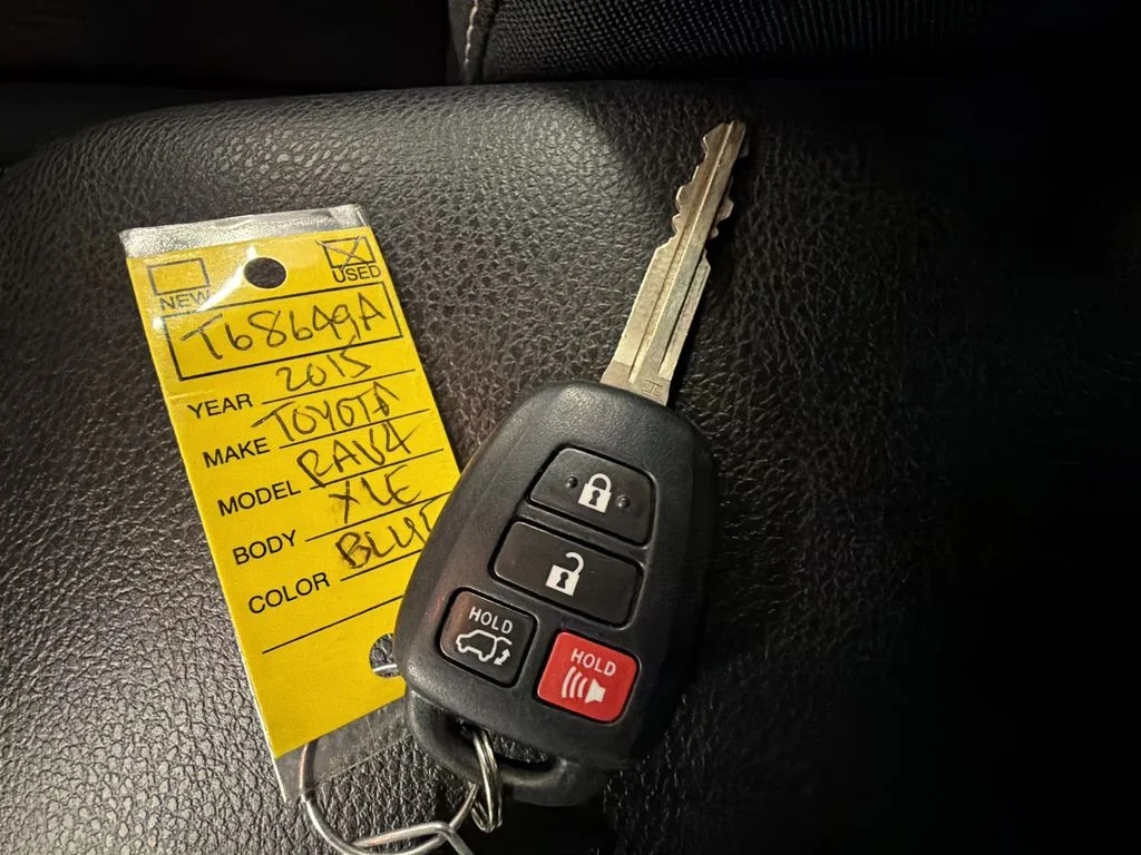 Used 2015 Blue Toyota XLE image 35