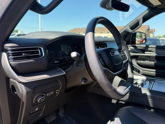 2024 Jeep Wagoneer Series III - Photo 16