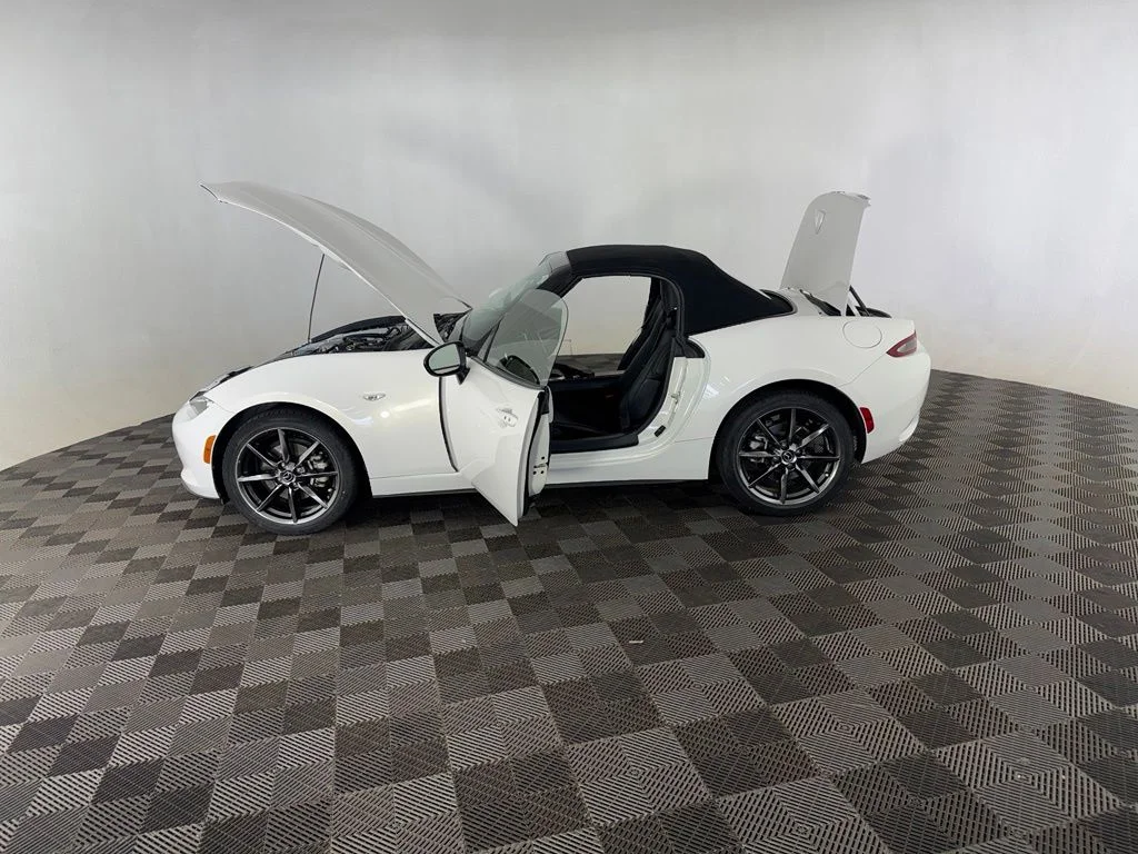 Used 2017 White Mazda Grand Touring image 14