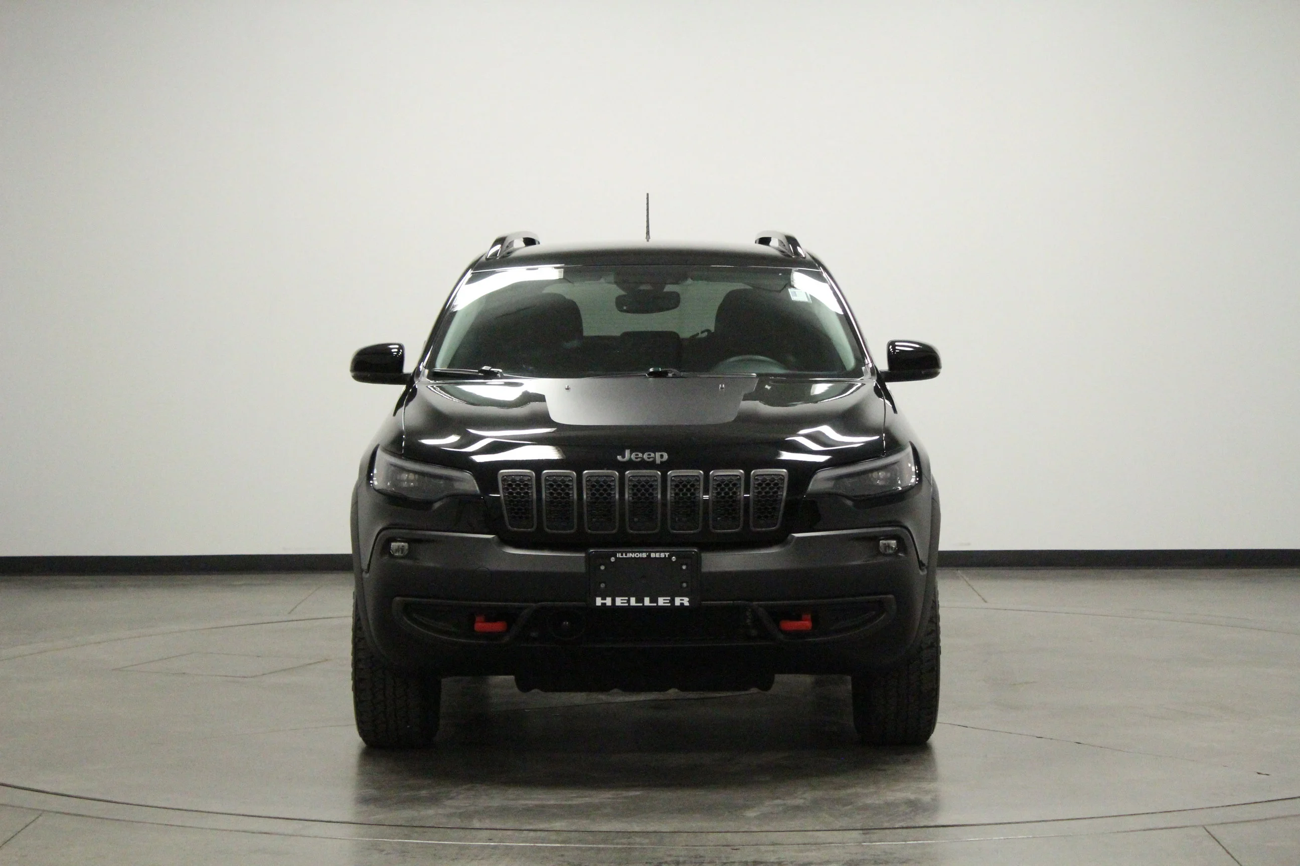 Used 2022 Diamond Black Crystal Pearlcoat Jeep Trailhawk image 3