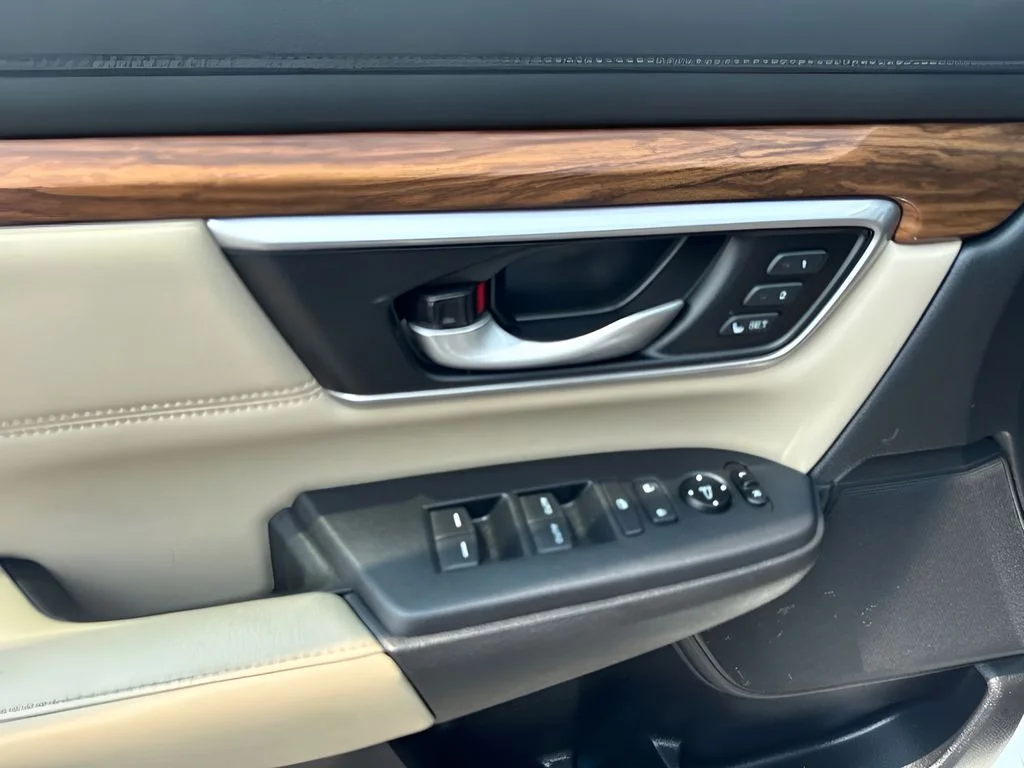 Used 2020 White Honda Touring image 18