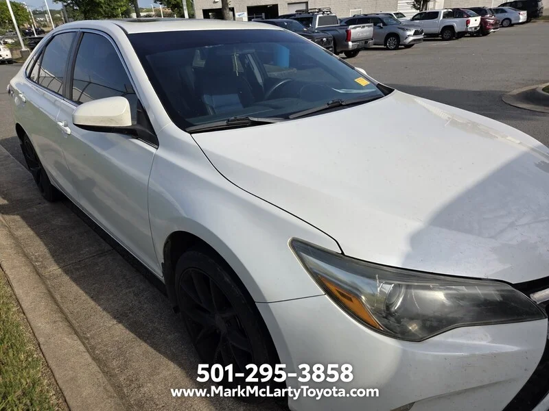 Used 2016 Blizzard Pearl TOYOTA SE image 3