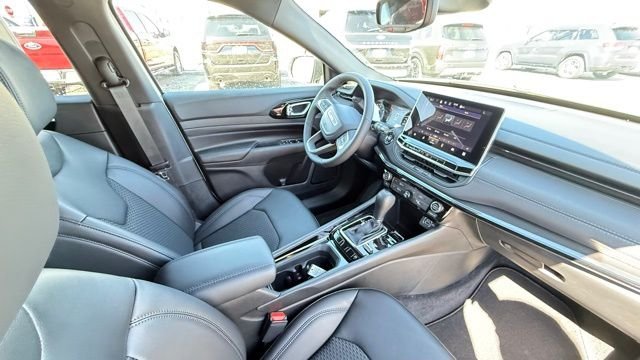 New 2026 Bright White Clearcoat Jeep Latitude image 30