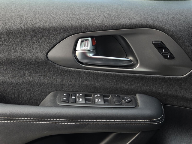 2026 Chrysler Pacifica Select - Photo 13