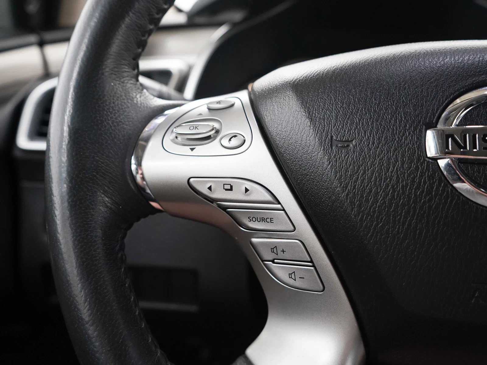 Used 2017 White Nissan SL image 24