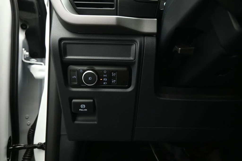 New 2026 Oxford White Ford XL image 8