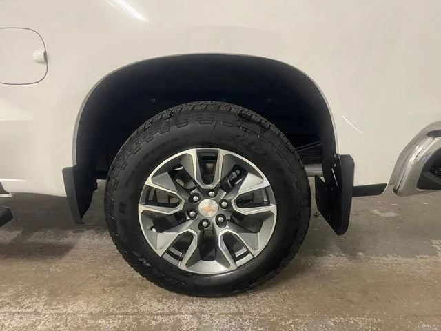 Used 2026 Summit White Chevrolet LT image 10