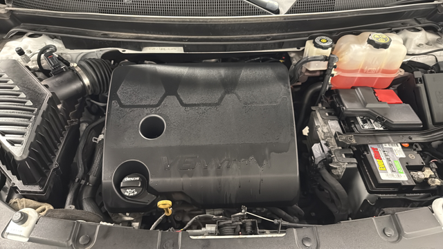 Used 2021 Summit White Chevrolet RS image 28