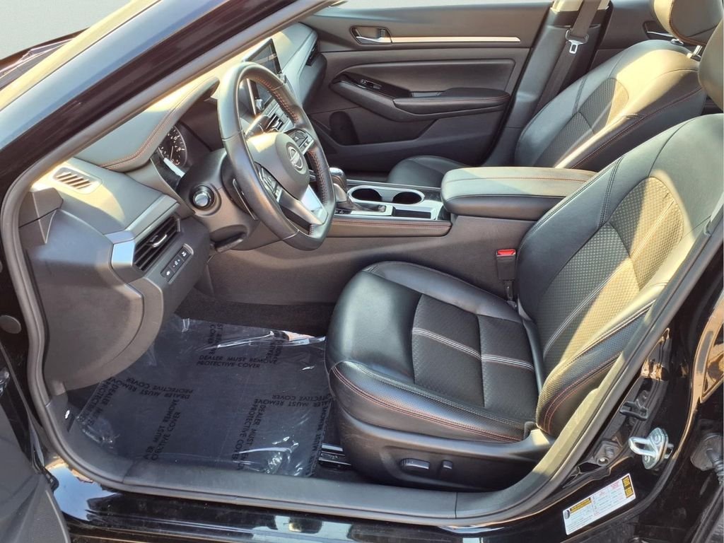 Used 2024 Black Nissan 2.5 SR image 21