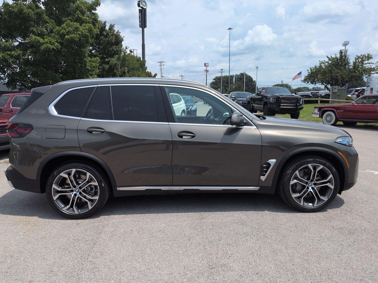 New 2026 Manhattan Green Metallic BMW xDrive50e image 6