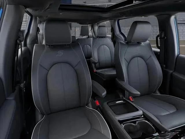 New 2027 Hydro Blue Pearl-Coat Paint Chrysler Limited image 9