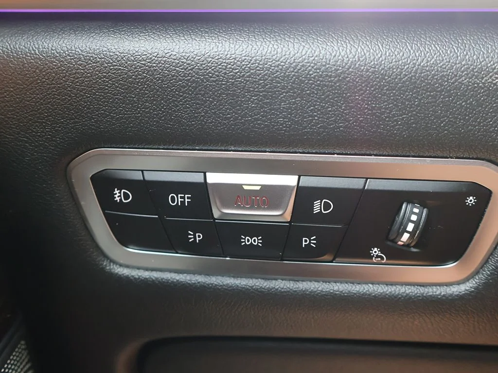 Used 2021 White BMW M50i image 47
