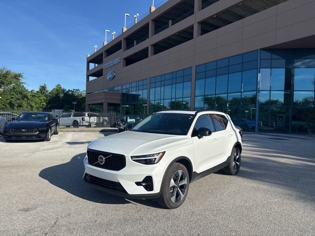 2026 Volvo XC40 B5 Plus Dark AWD's photo