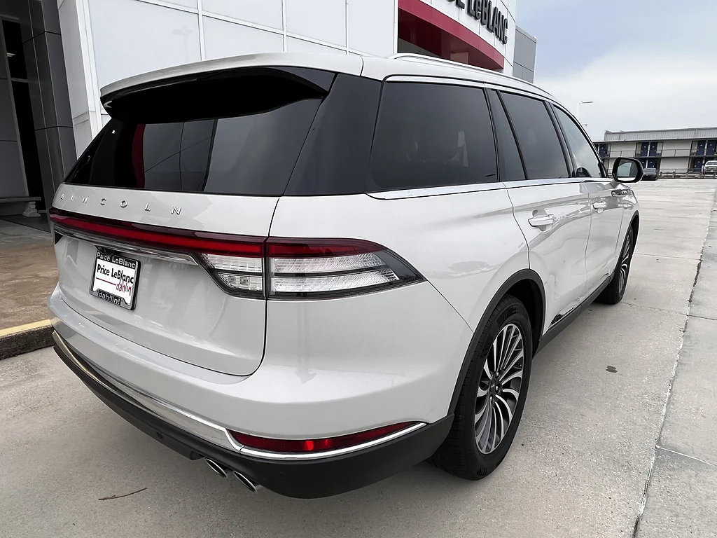 Used 2023 Ceramic Pearl Lincoln Reserve image 3