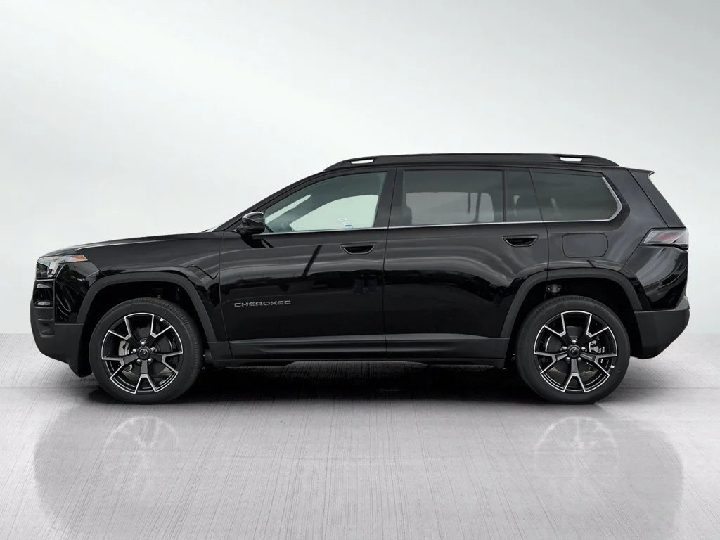 New 2026 Diamond Black Crystal Pearlcoat Jeep Overland image 4