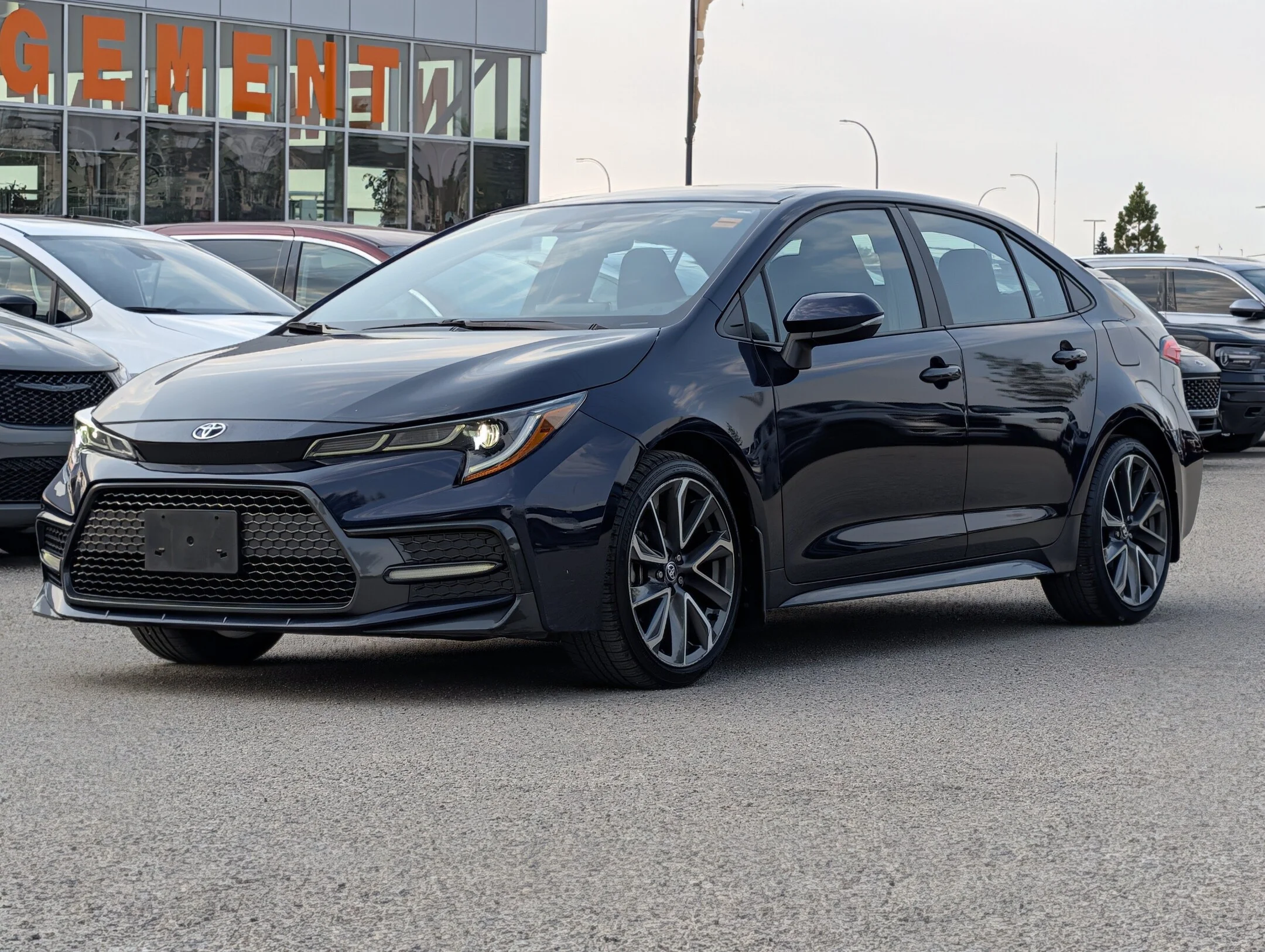 Used 2022 Blue Toyota SE - - 2.0L 4-Cyl - CVT Auto - Hatchback - Power Group & More! image 4