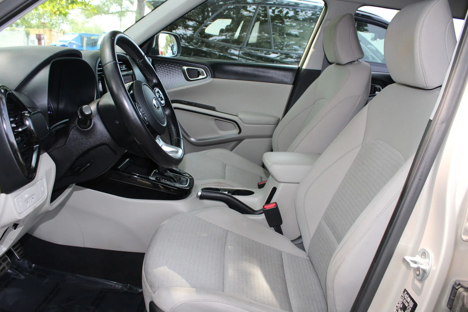 Used 2020  Kia EX image 10