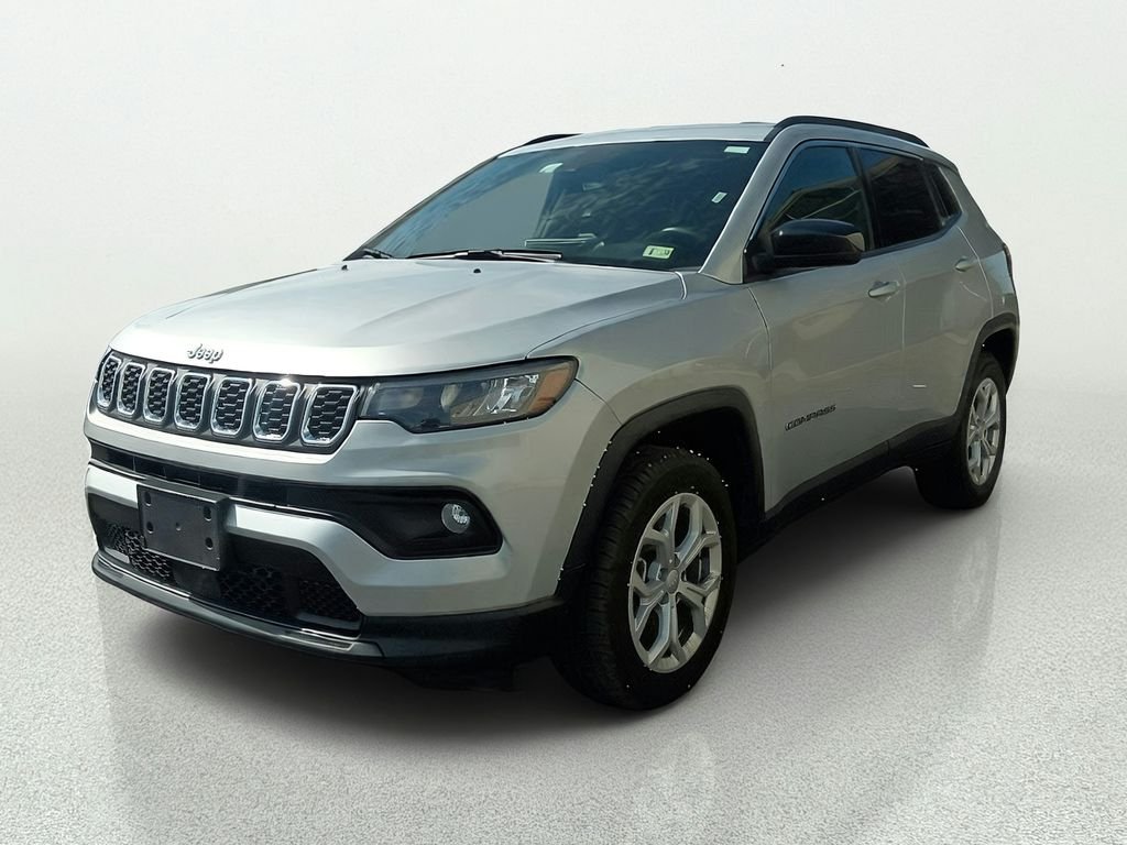 Used 2024 Silver Jeep Latitude image 3