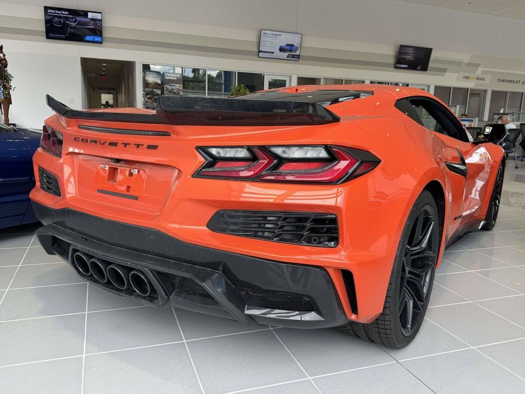 Used 2025 Orange Chevrolet Z06 image 21