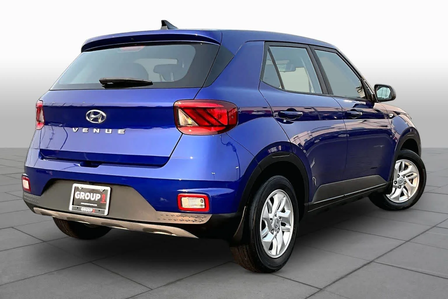 Used 2022 Intense Blue Hyundai SE image 12