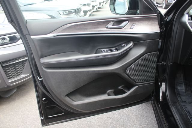 Used 2023 Black Jeep Limited image 22