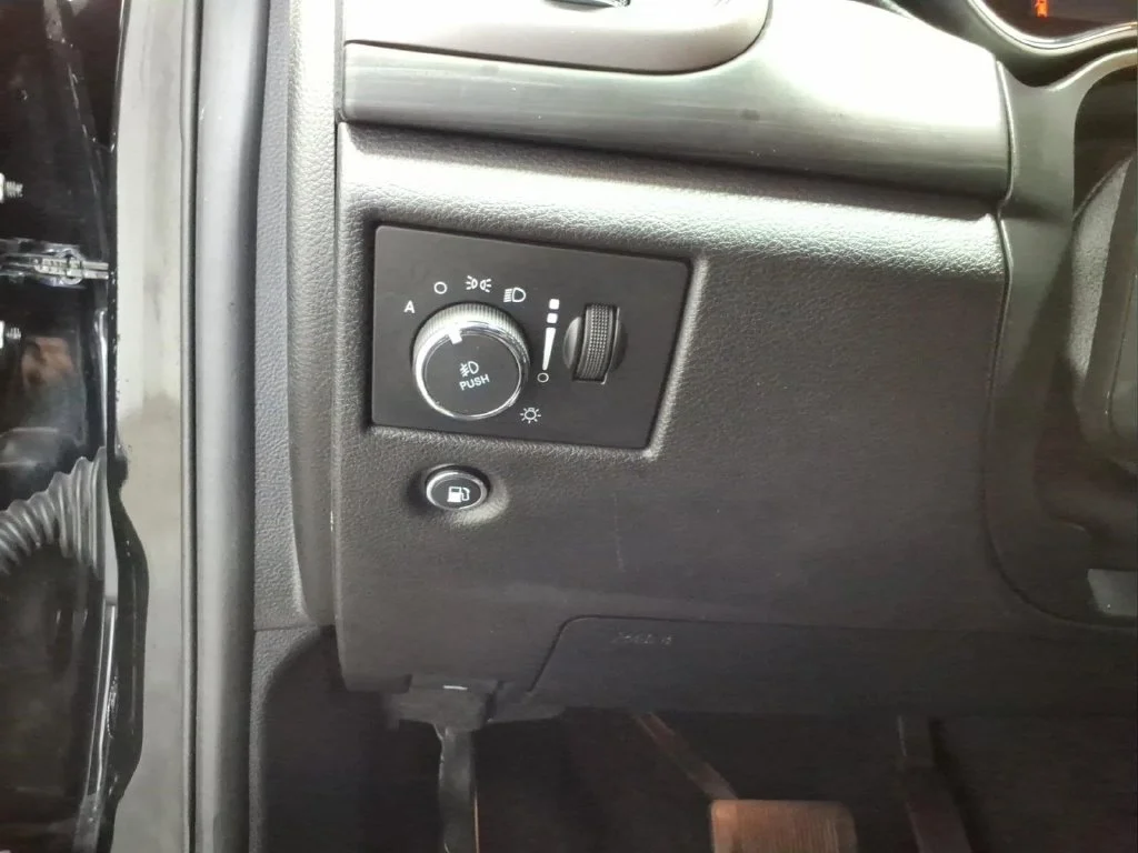 Certified Used 2021 Diamond Black Jeep Laredo X image 17