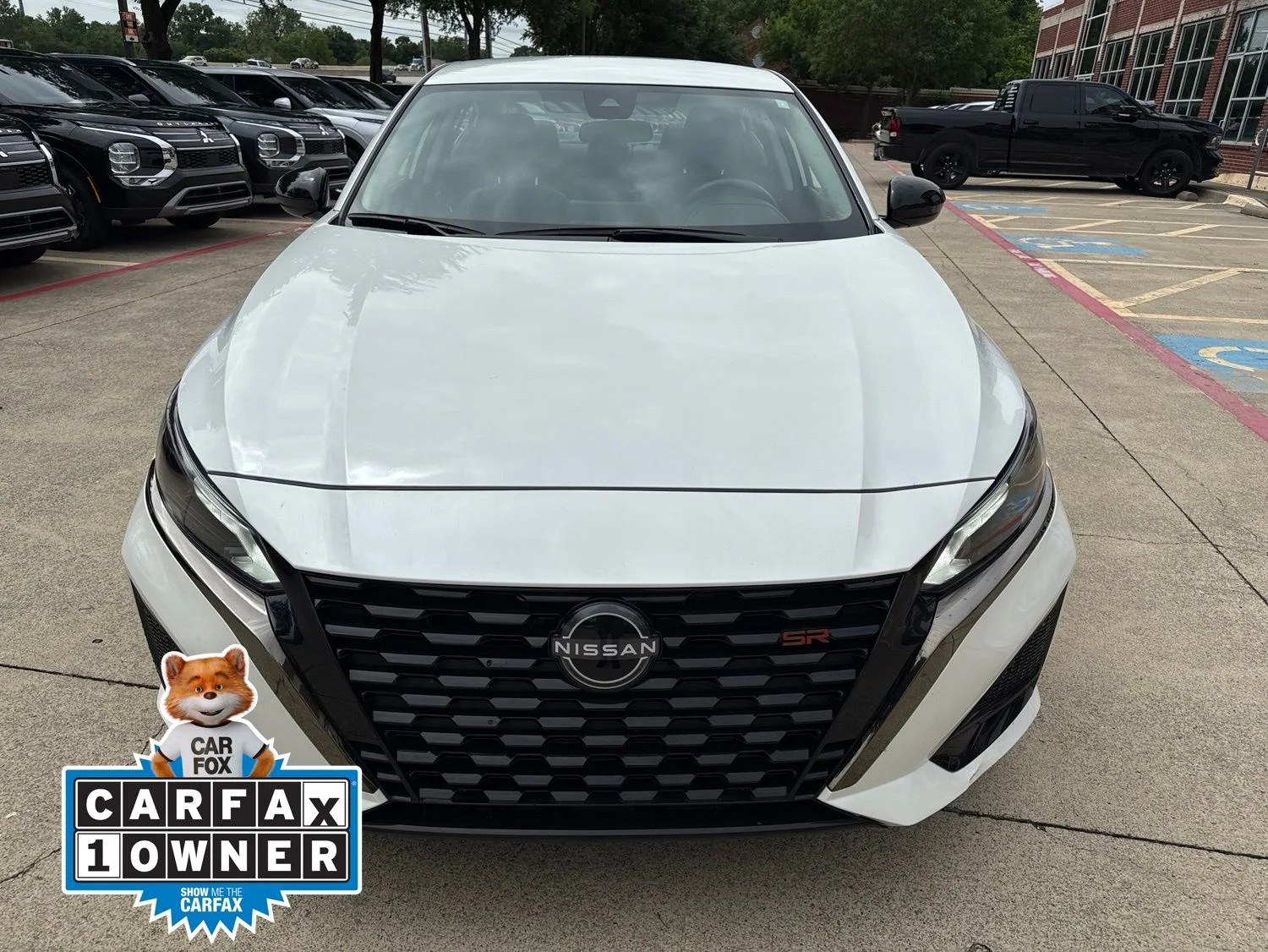 Used 2024 White Nissan 2.5 SR image 9