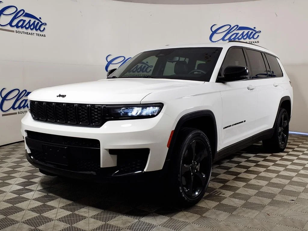 Used 2024 White Jeep Altitude X image 5