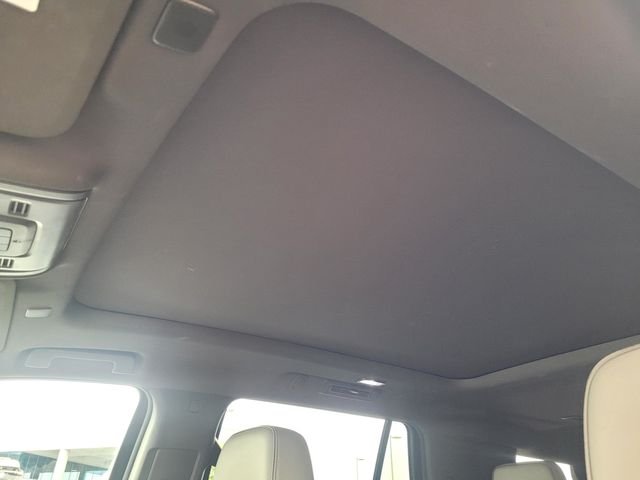 Used 2022 White GMC SLT image 14
