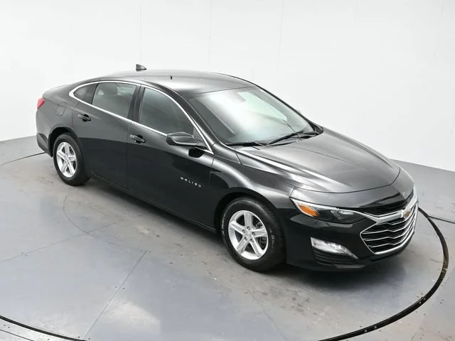 Used 2024 Mosaic Black Metallic Chevrolet 1LT image 31