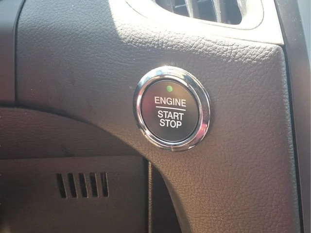 Used 2024  Ford SEL image 12