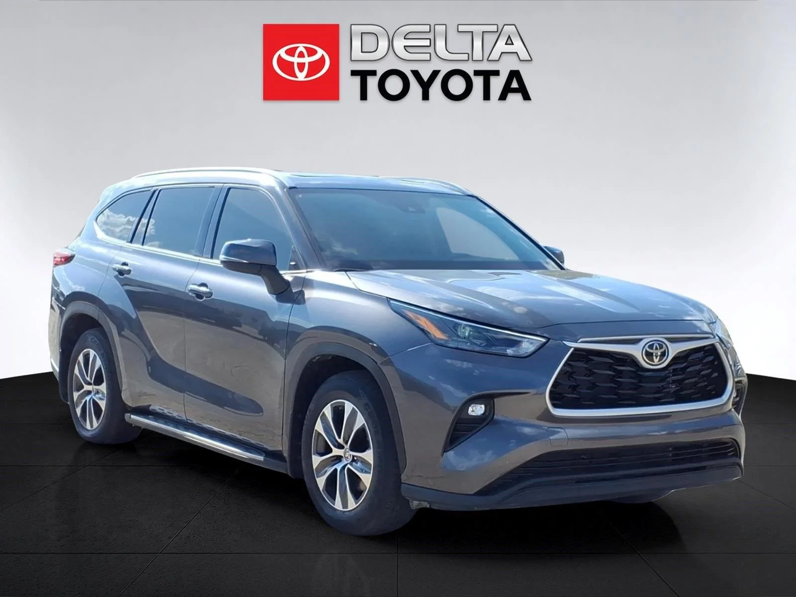 Used 2022 Magnetic Gray Metallic TOYOTA SUV image 7