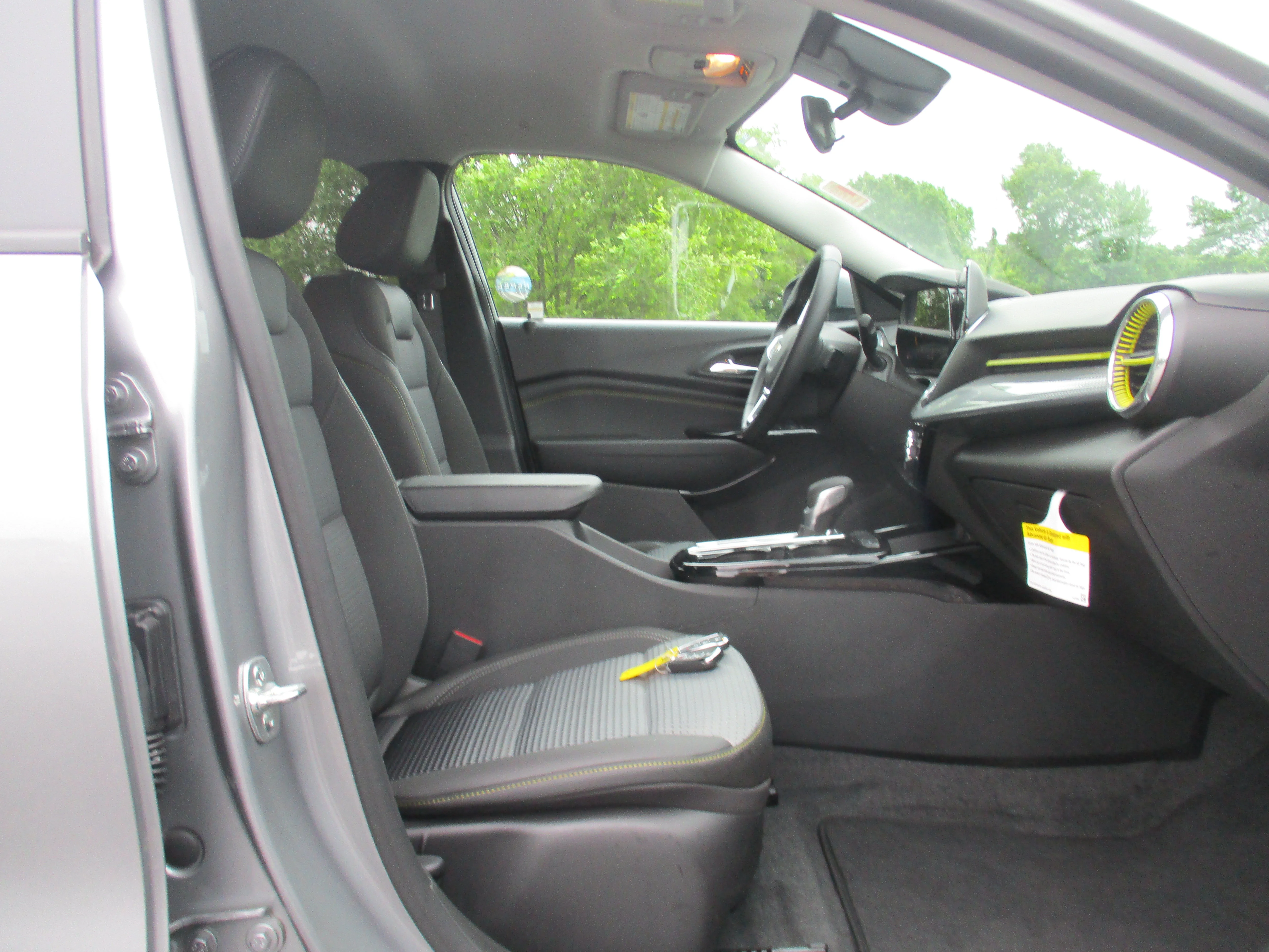 Used 2025 Sterling Gray Metallic Chevrolet LT FWD image 33