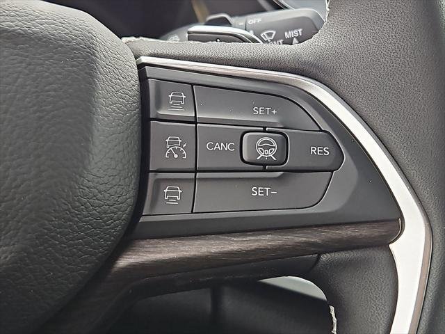 New 2026 Diamond Black Crystal Pearl-Coat Exterior Paint Jeep Laredo image 21