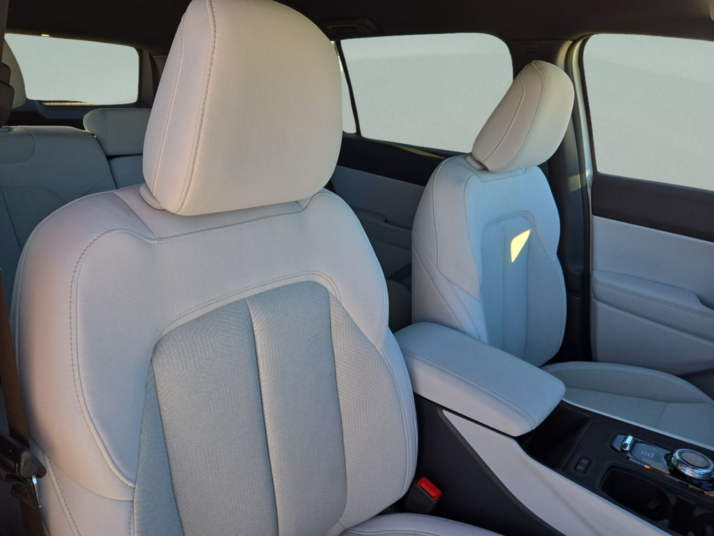 New 2026 Bright White Clear-Coat Exterior Paint Jeep Laredo image 40