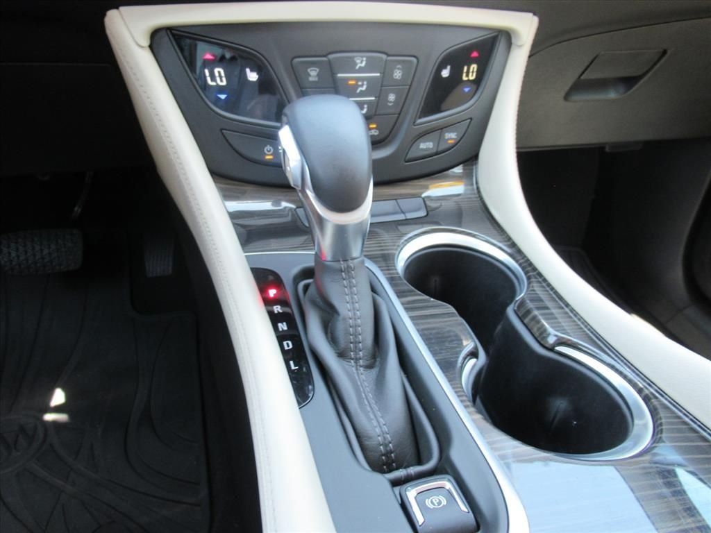 Used 2019 Brown Buick Essence image 23