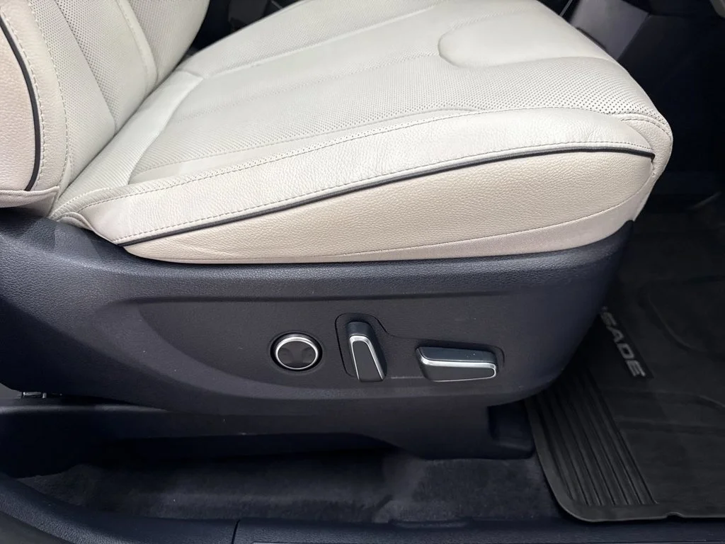 Used 2024 White Hyundai Limited image 19