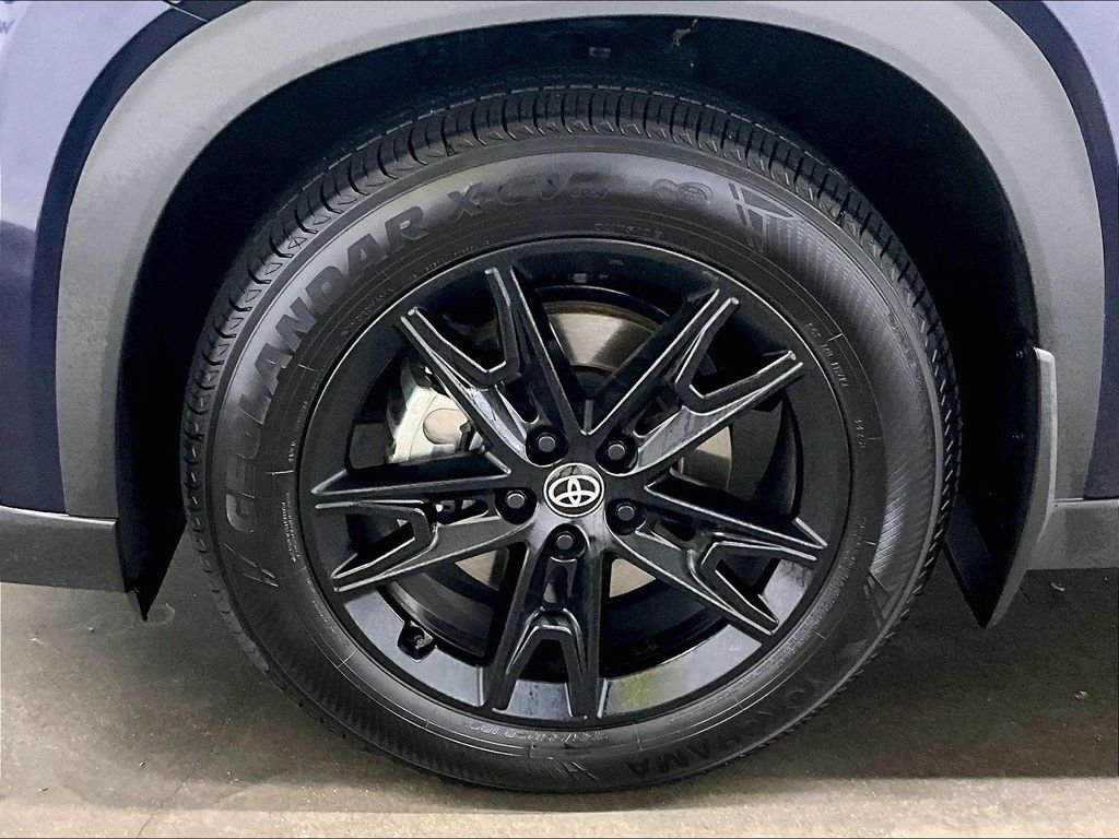 Certified Used 2026  Toyota MAX Platinum image 7