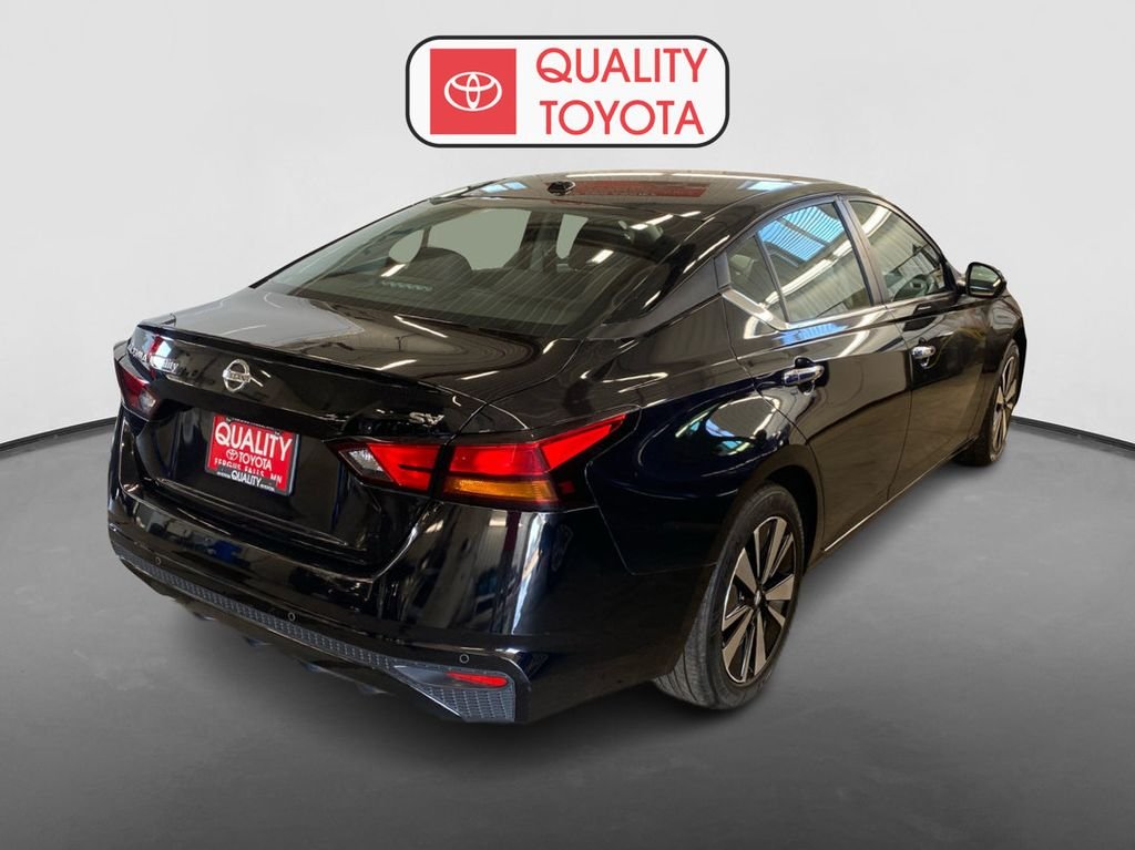 Used 2022 Black Nissan 2.5 SV image 3