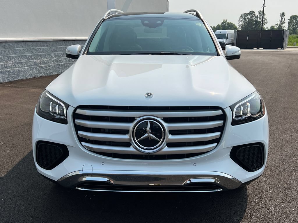 New 2026 MANUFAKTUR Moonlight White Metallic Mercedes-Benz GLS 450 image 41