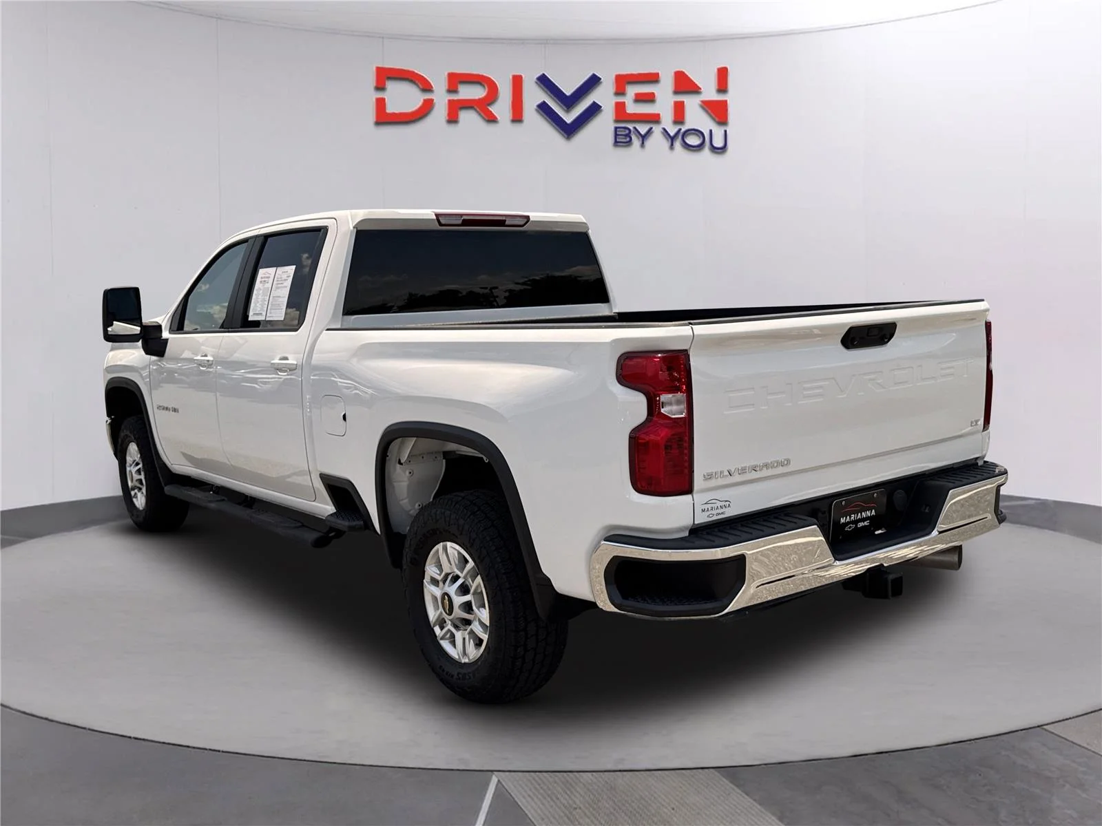 Used 2025 Summit White Chevrolet LT image 6