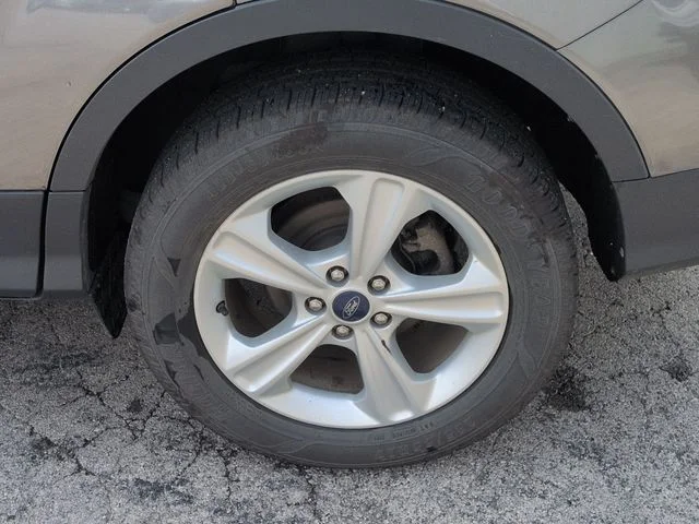 Used 2014 Gray Ford SE image 33
