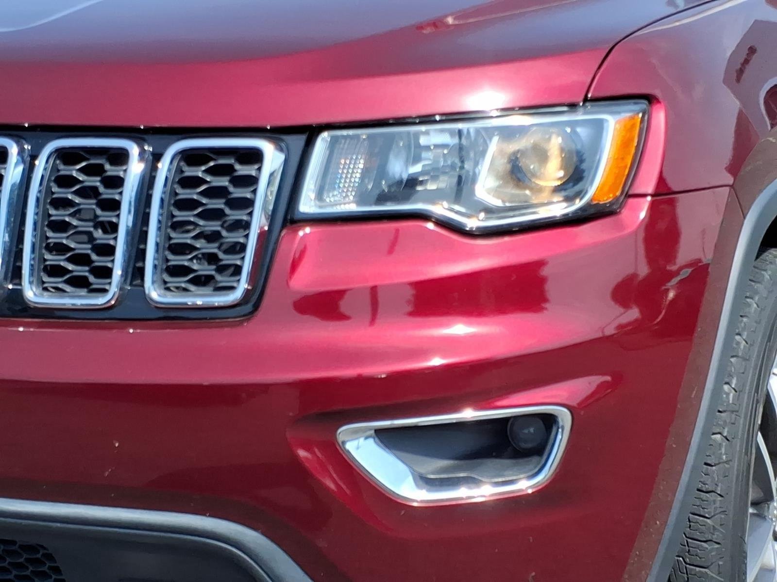 Used 2018 Velvet Red Pearlcoat Jeep Laredo E image 14