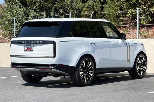 New 2026 Fuji White Land Rover SE image 5