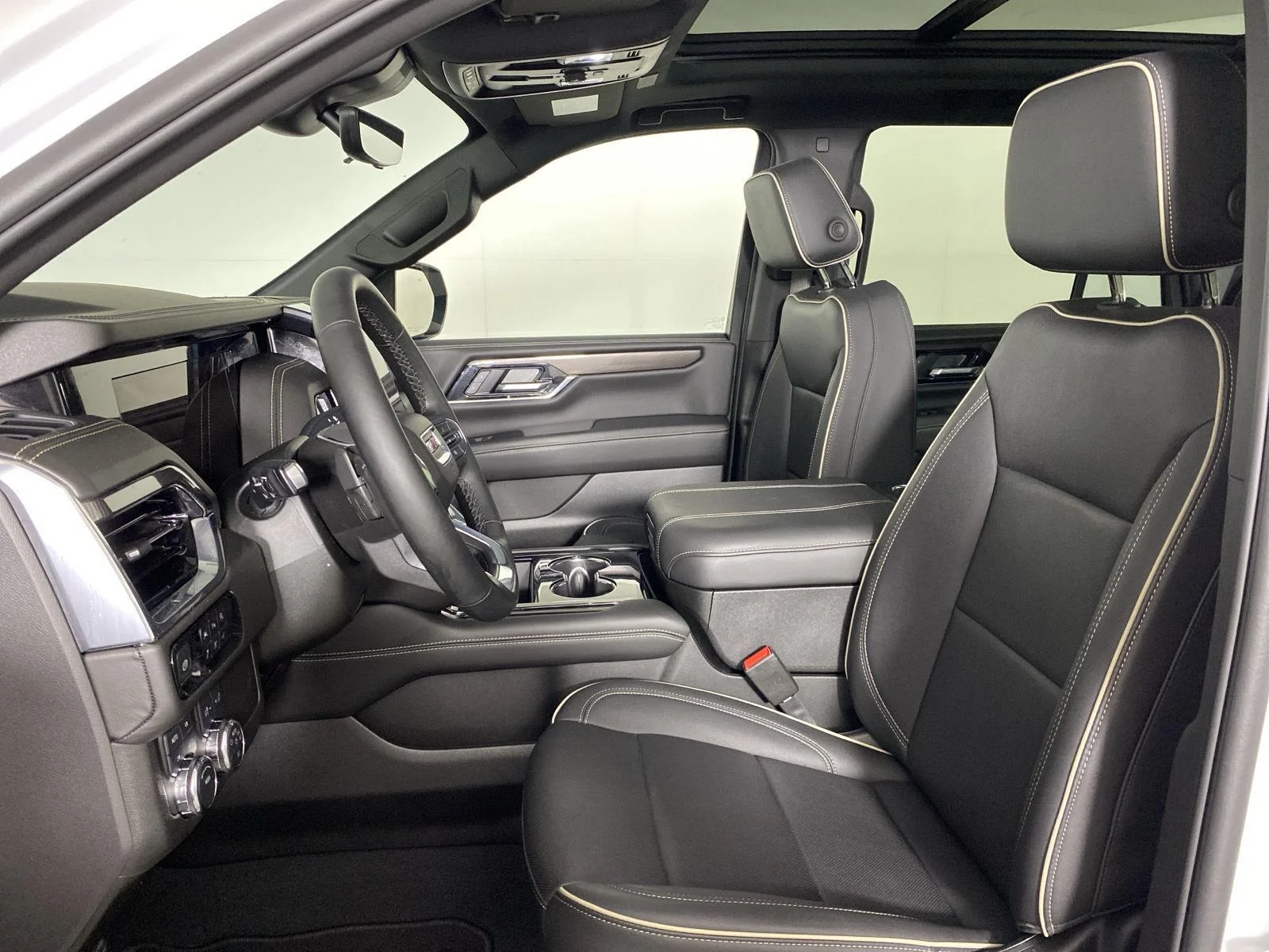 Used 2025 Summit White GMC Elevation image 13