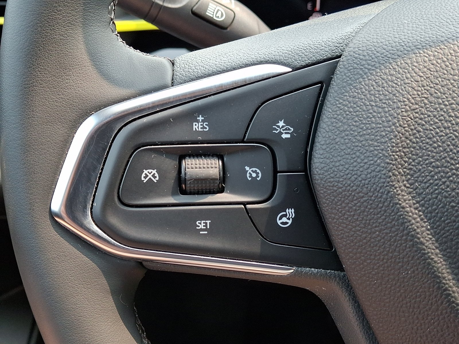 Used 2024 Sterling Gray Metallic - GZB Chevrolet FWD ACTIV image 20