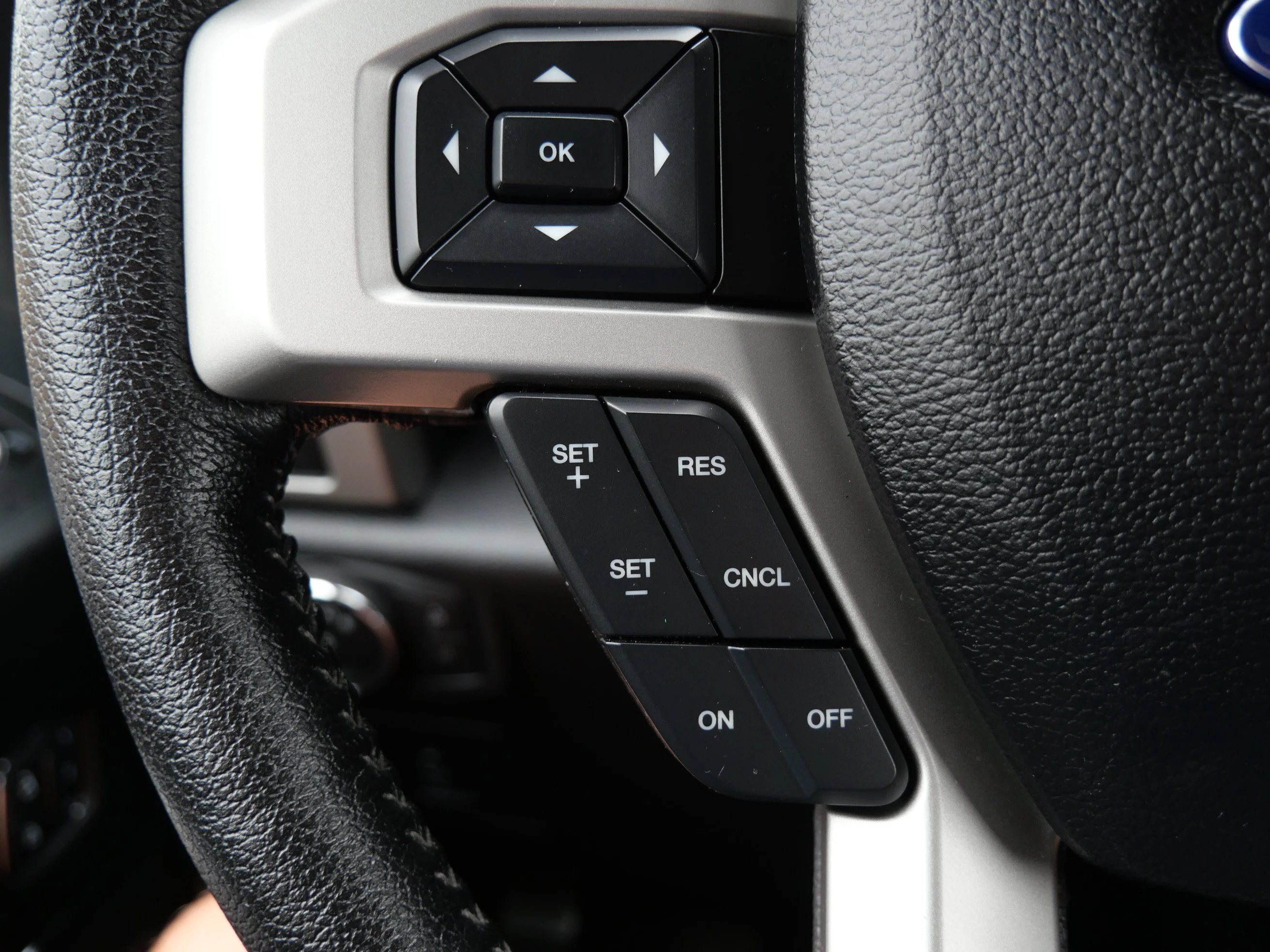 Used 2015 Magnetic Metallic Ford Lariat image 17